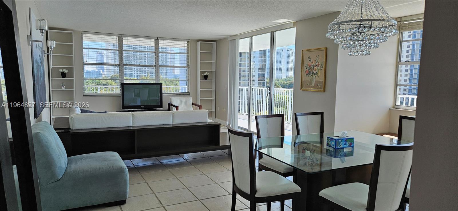 2851 NE 183rd St 817E