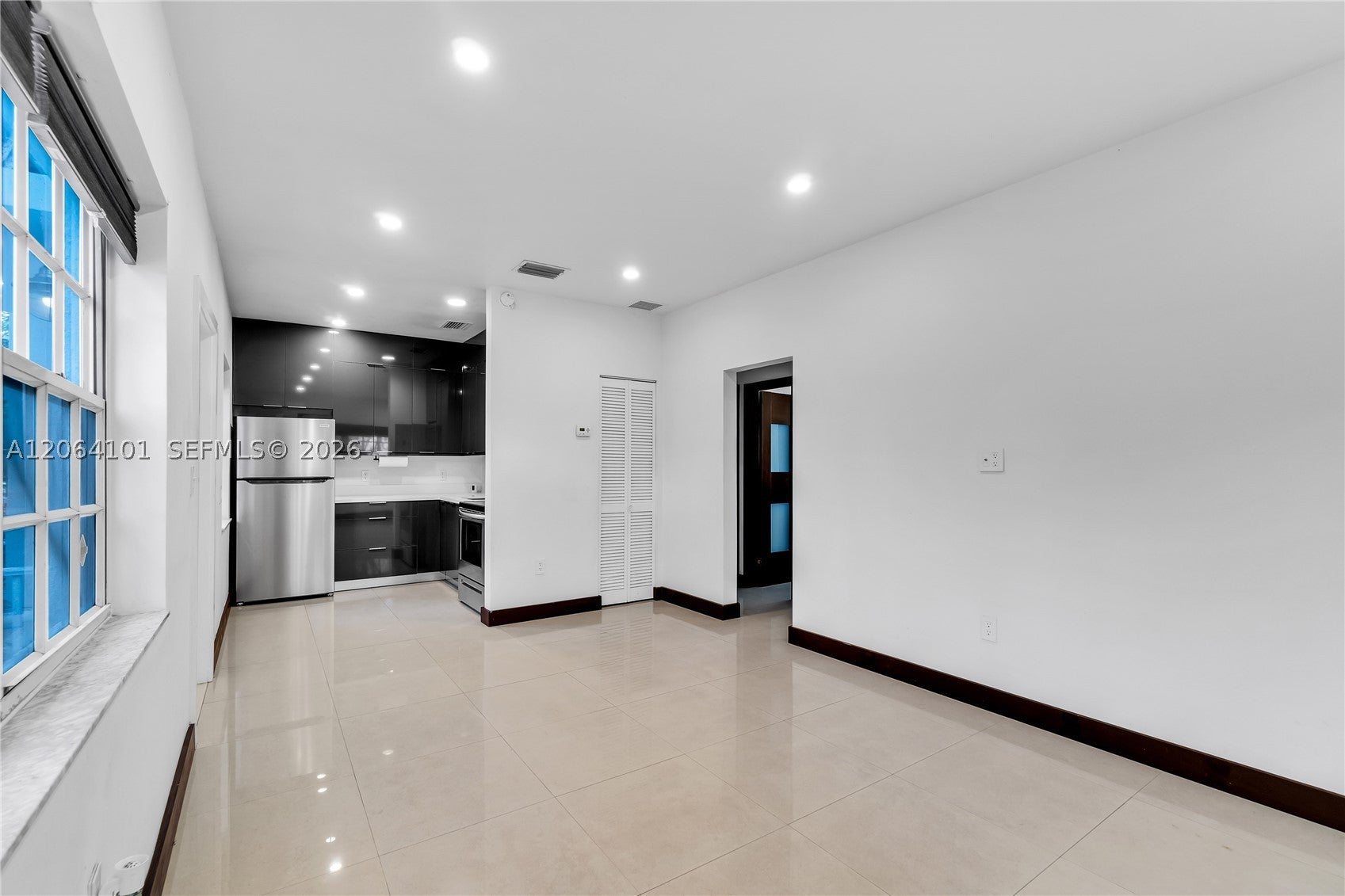 8335 E Crespi Blvd 4