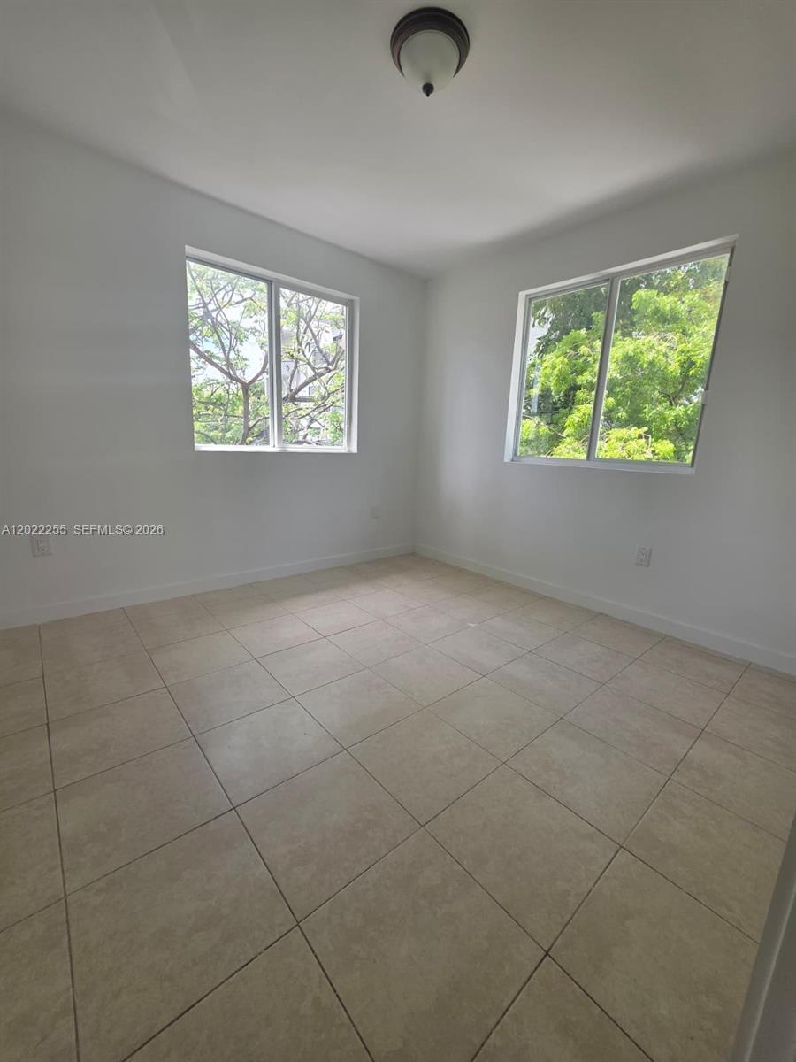 View photos, virtual tours, details... 829 SW 3rd St 831