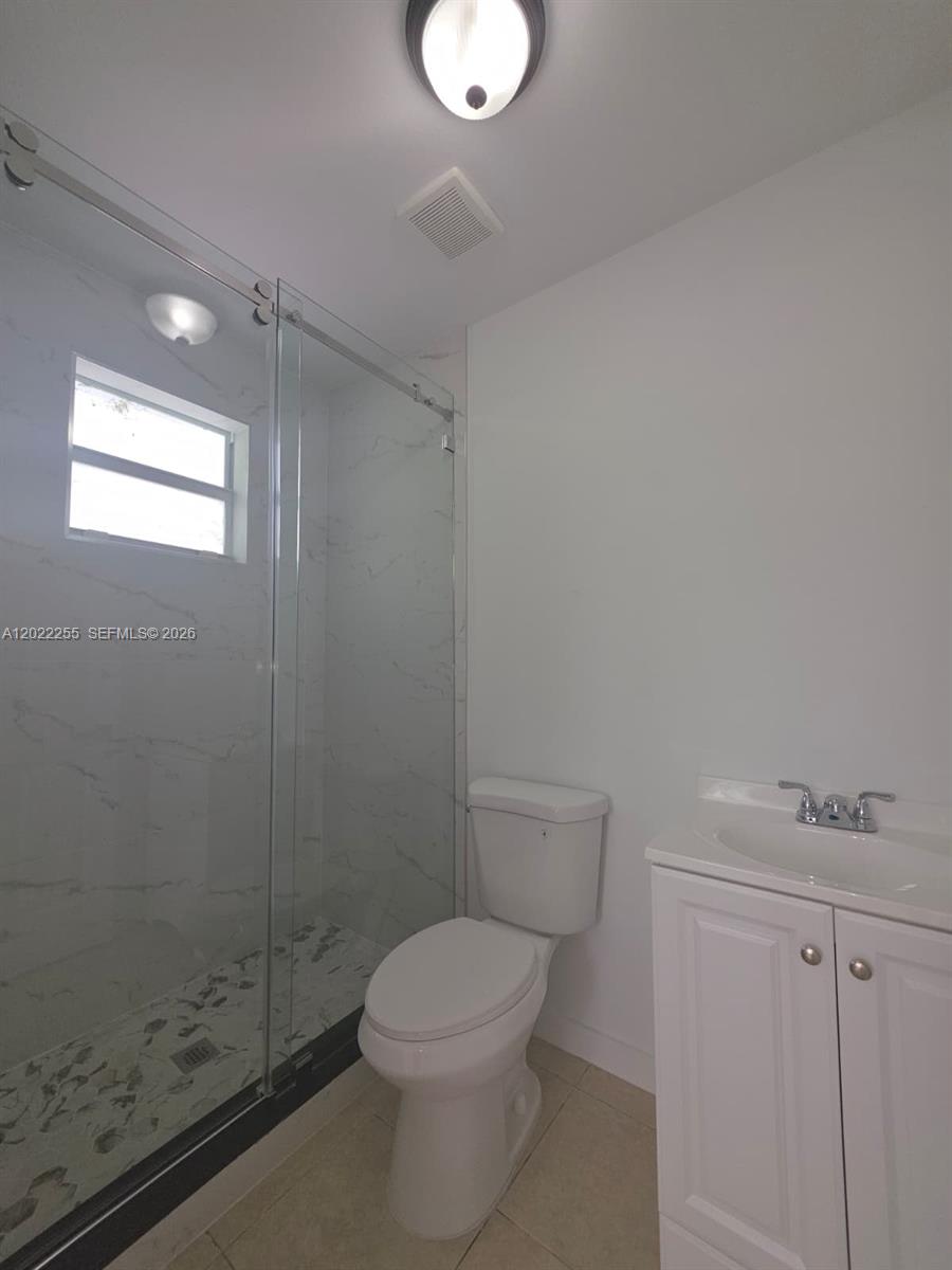 View photos, virtual tours, details... 829 SW 3rd St 831