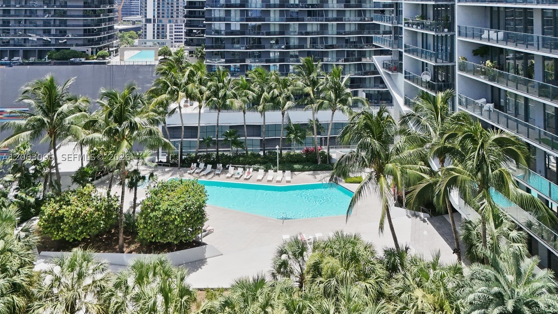 88 SW 7th St 2307