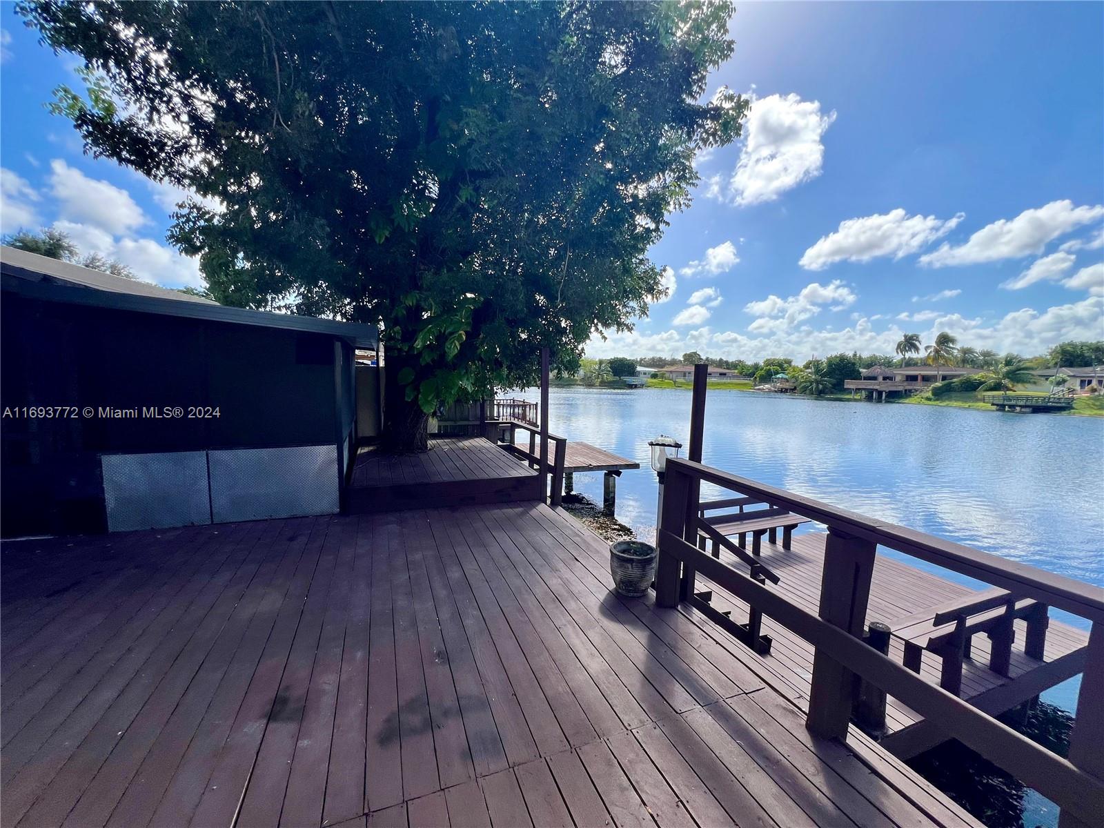 KENDALE LAKES NORTH SEC 1 - Residential