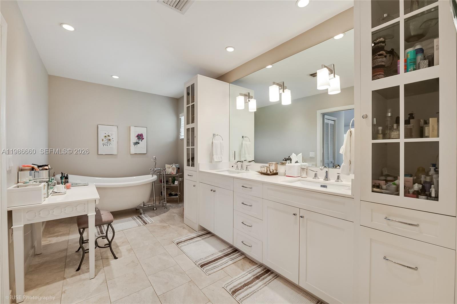 PINEWOOD ESTATES - Residential