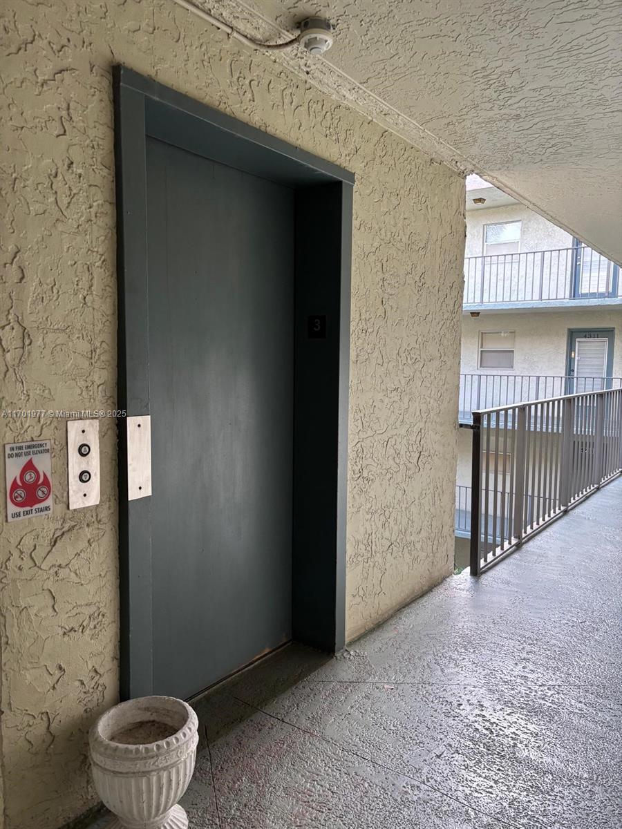 COURTYARDS OF BROWARD CON - Residential