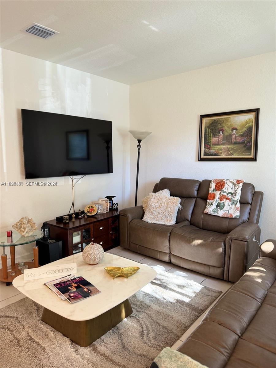 VIA VENTURA NEIGHBORHOOD - Residential