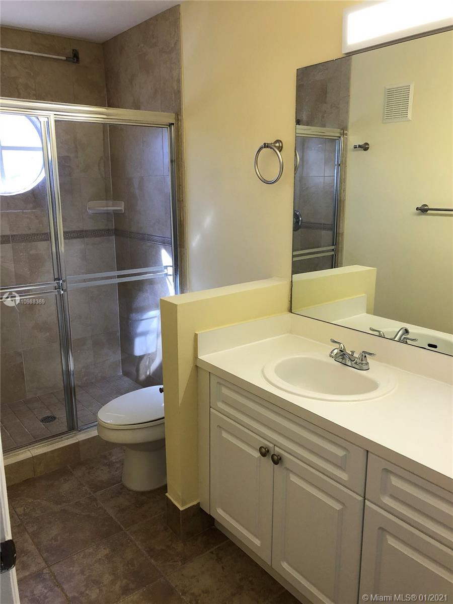 PELICAN POINT - Residential