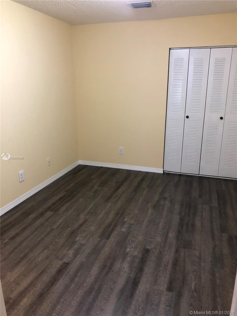 PELICAN POINT - Residential