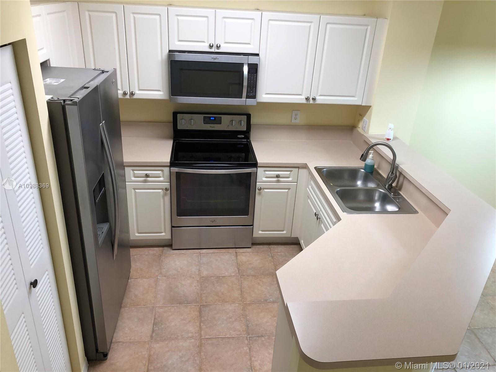 PELICAN POINT - Residential