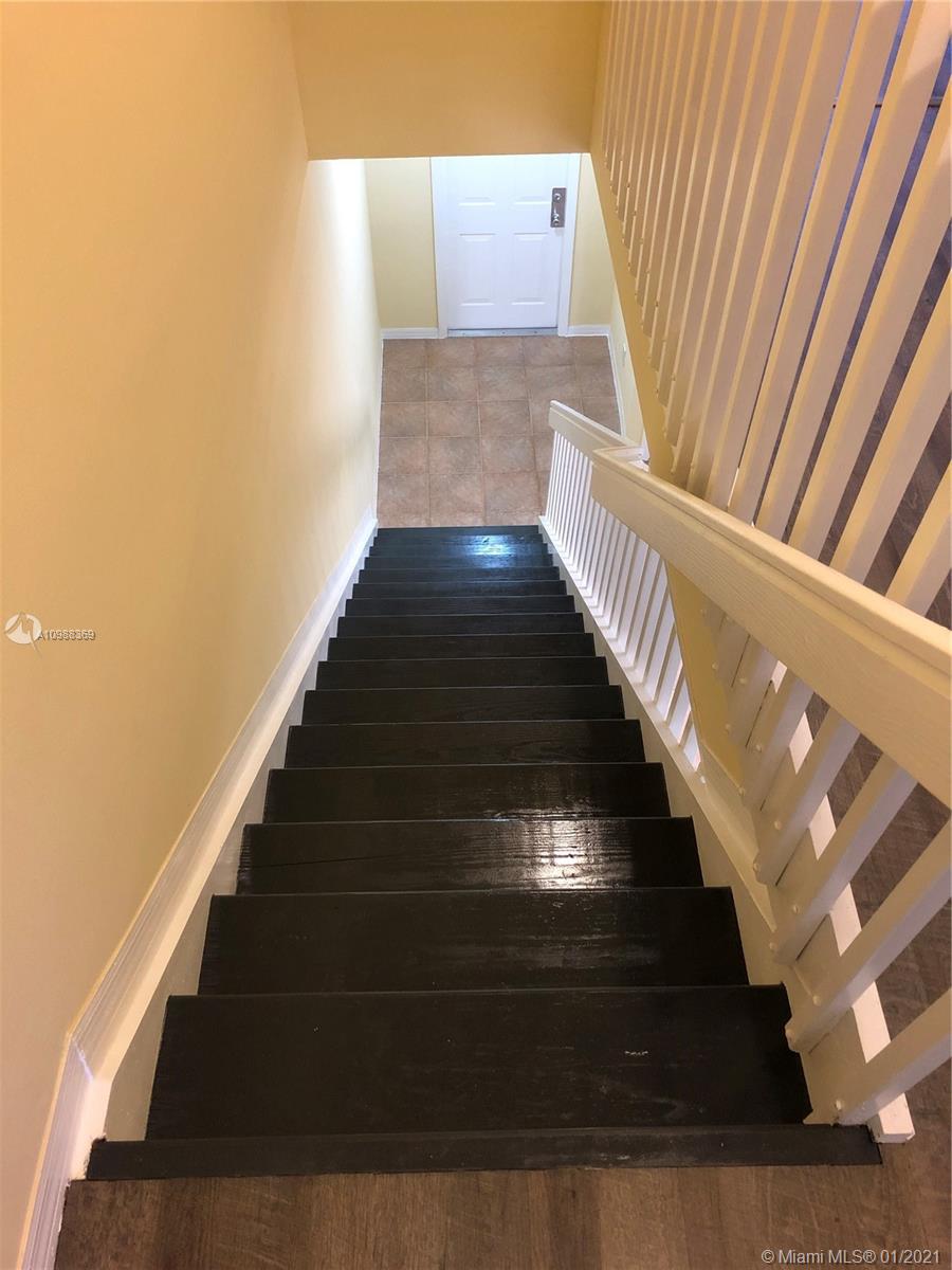 PELICAN POINT - Residential