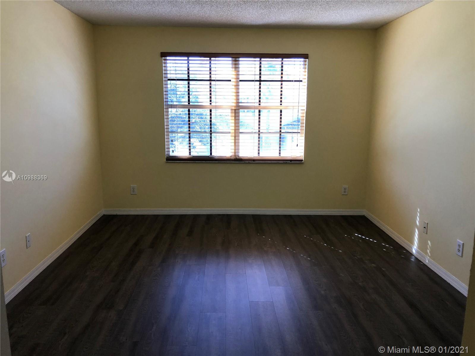 PELICAN POINT - Residential