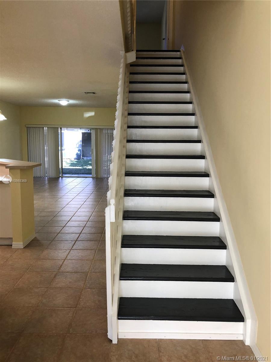 PELICAN POINT - Residential