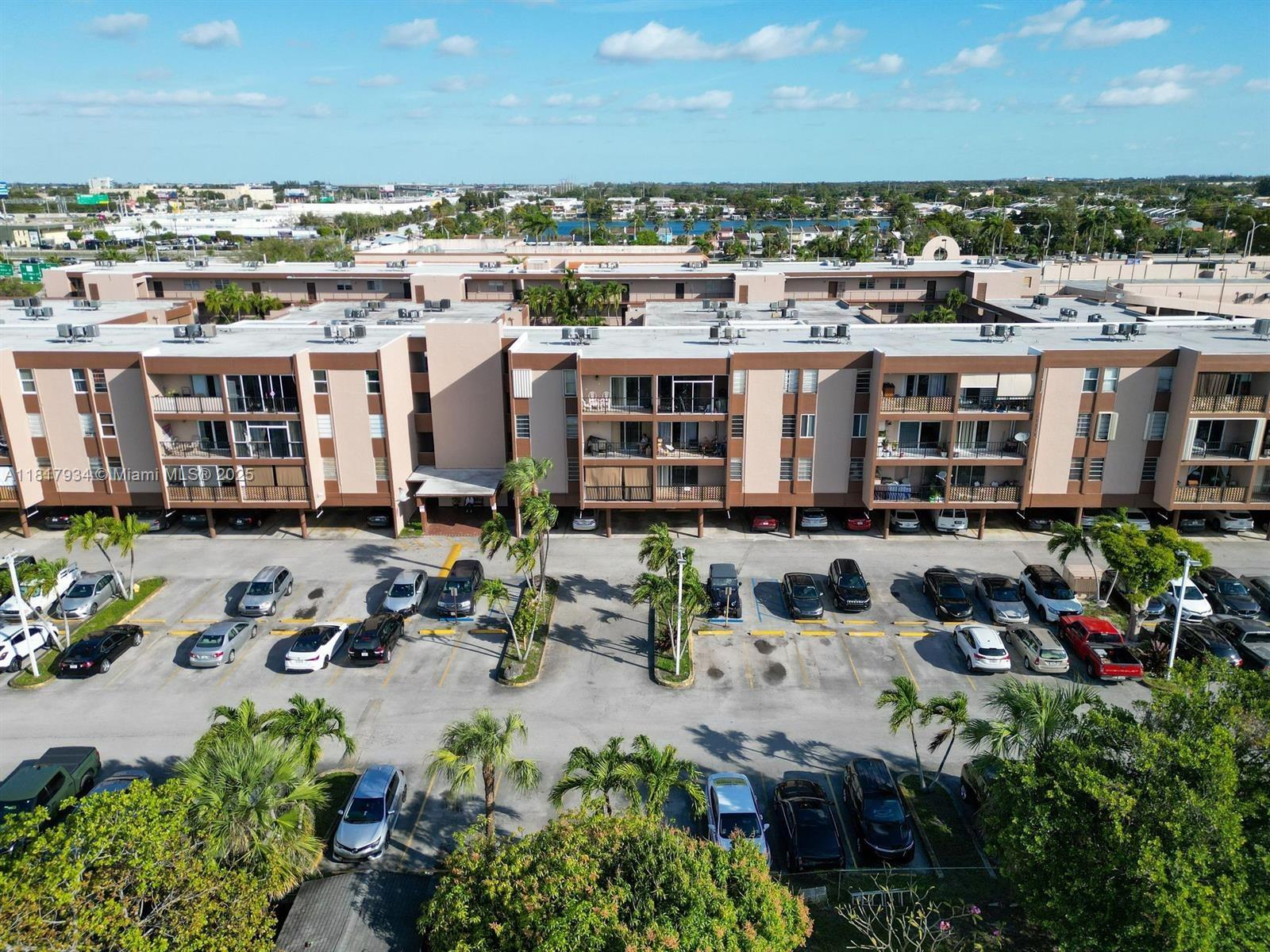 1900 W 68th St C102, Hialeah, Miami-Dade County, Florida - 1 Bedrooms  
2 Bathrooms - 