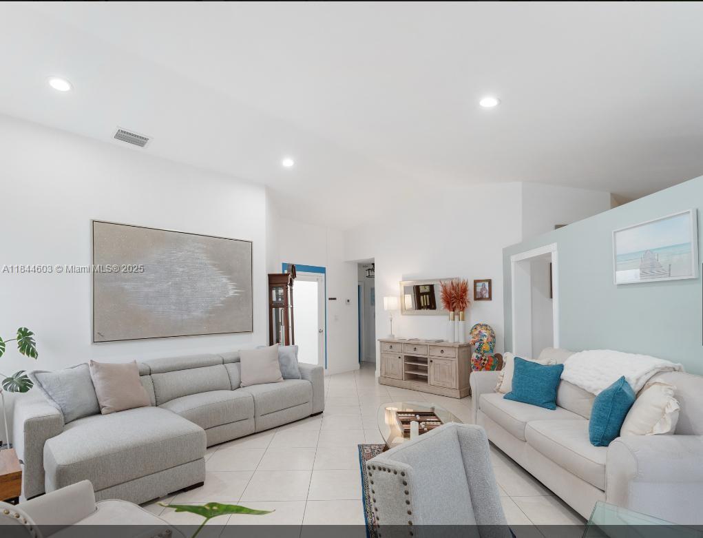 COUNTRY WALK WEST SEC 1 - Residential Lease