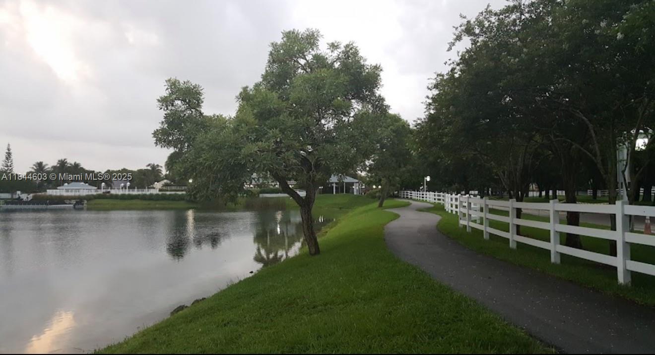 COUNTRY WALK WEST SEC 1 - Residential Lease