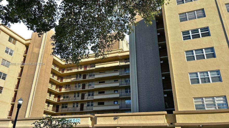 All-Age Community. Spacious 1 Bed, 1.5 Baths Condo with 850 sq. ft. of living space. Bright great room perfect for living and dining, plus a separate space for breakfast or formal dining.Remodeled bathroom with modern finishes. Large bedroom with generous walk-in closets for ample storage. Stylish laminate floors throughout and a built-in wine cooler.
Close to shopping, dining, and entertainment. Centrally located ! Just few blocks from ArtsPark at Young Circle, Downtown Hollywood, entertainment, restaurants. Minutes from Hollywood’s stunning beaches, Publix, hospitals, the airport, and more.
Building  Passed its 50-Year Certification for safety and reliability.