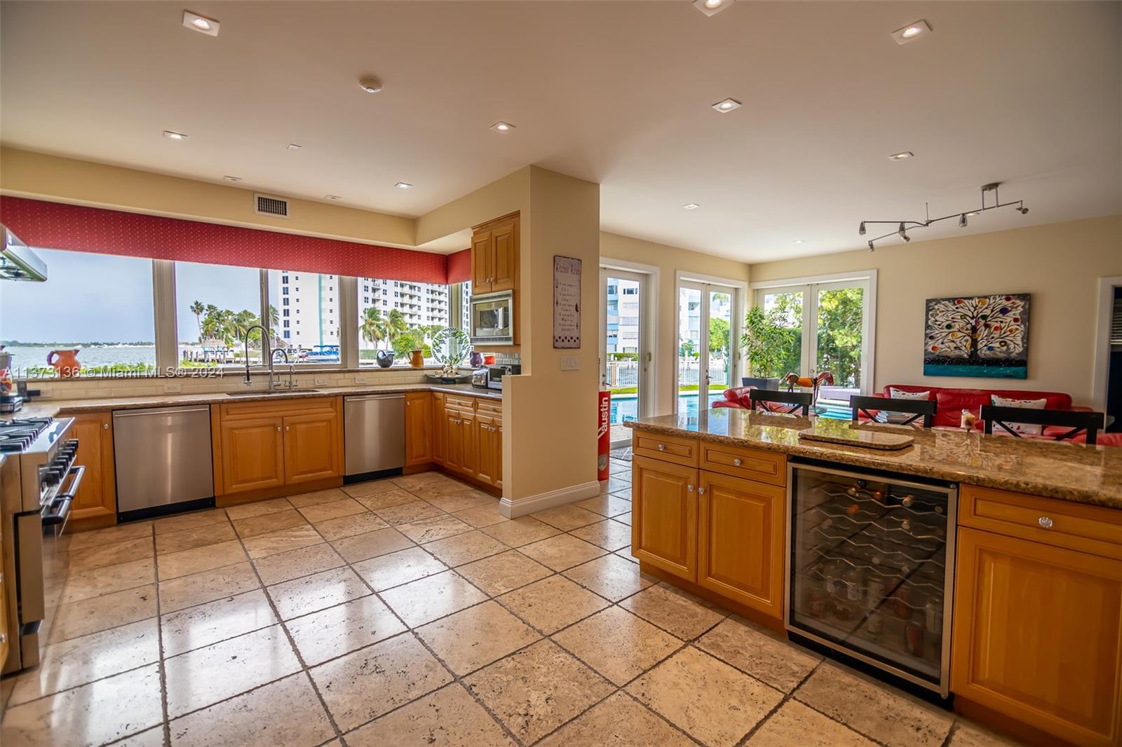 BAY HARBOR ISLAND - Residential