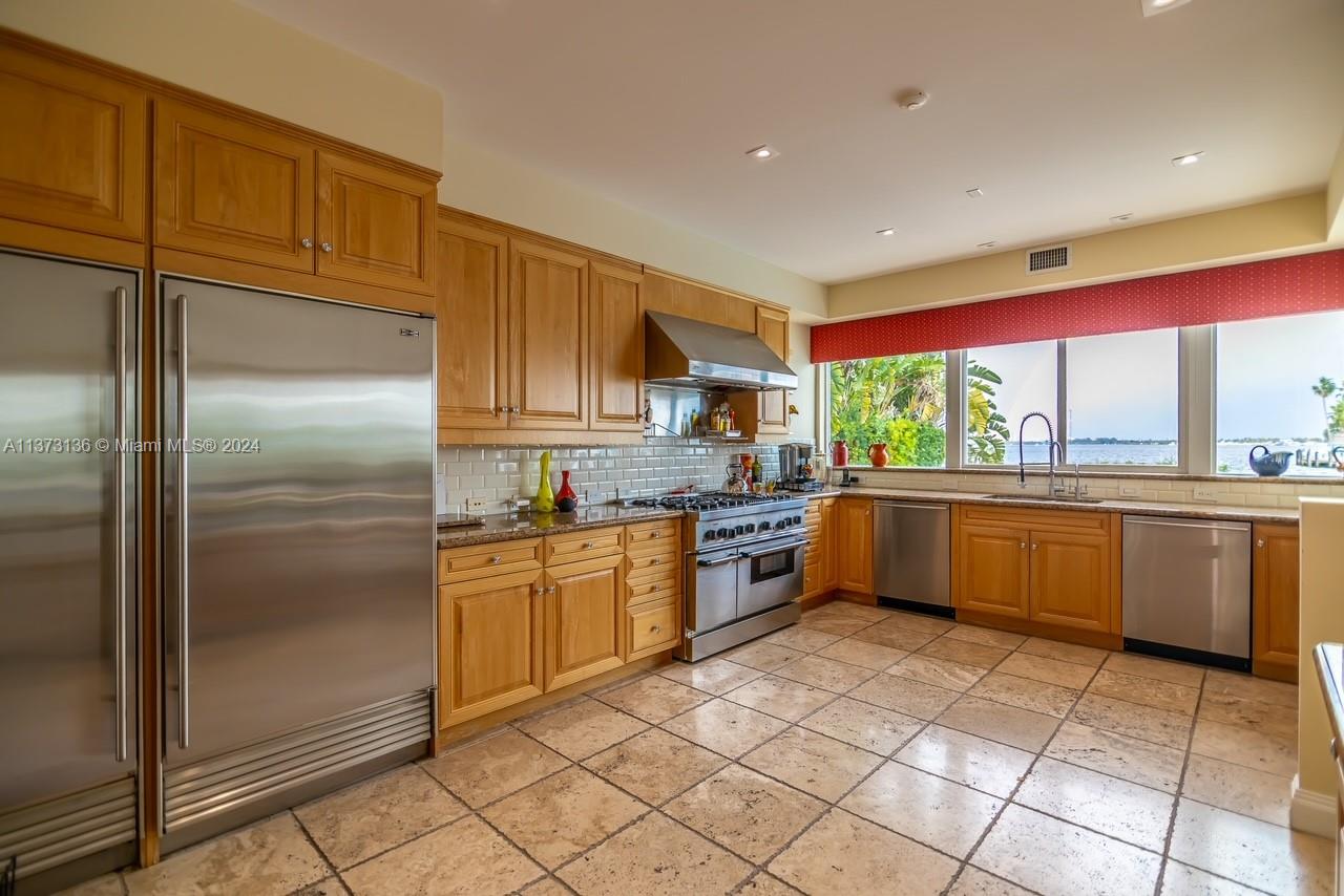 BAY HARBOR ISLAND - Residential