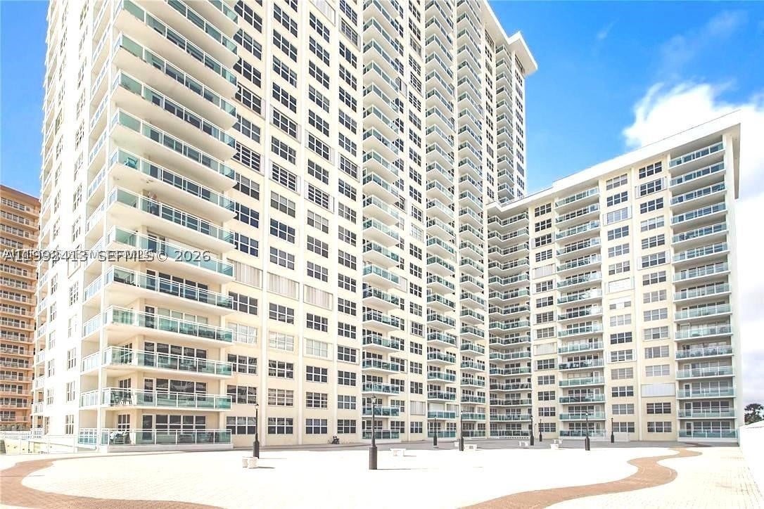 3900 Galt Ocean Dr 111