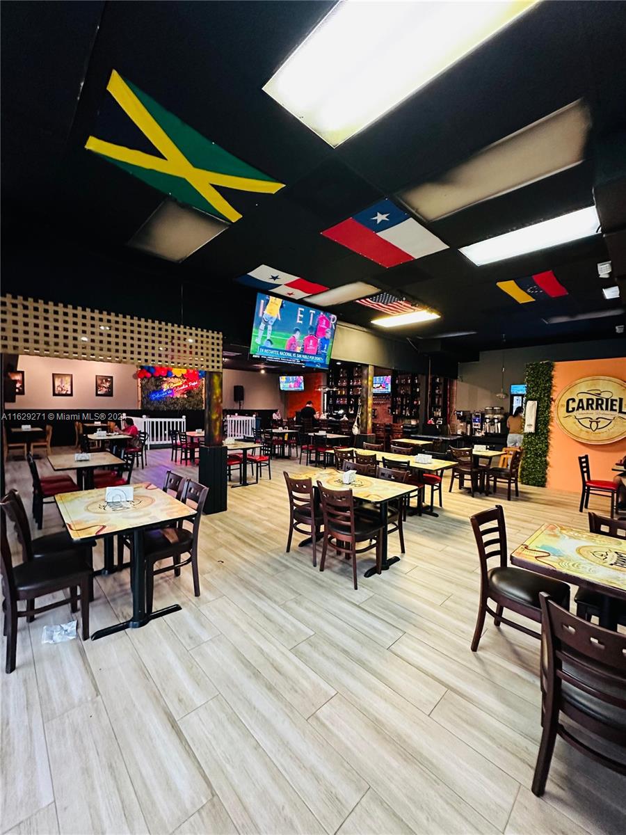 Restaurant with Liquor License