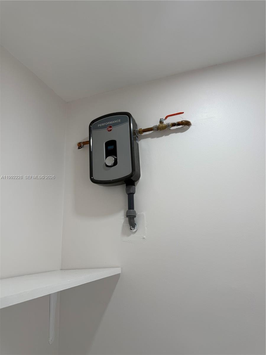 EAST WIND LAKE VILLAGE - Residential Lease