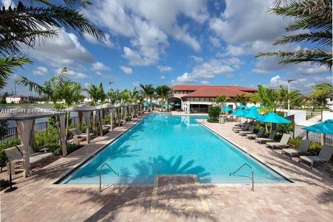 10589 W 32nd Ln Hialeah Gardens FL 33018