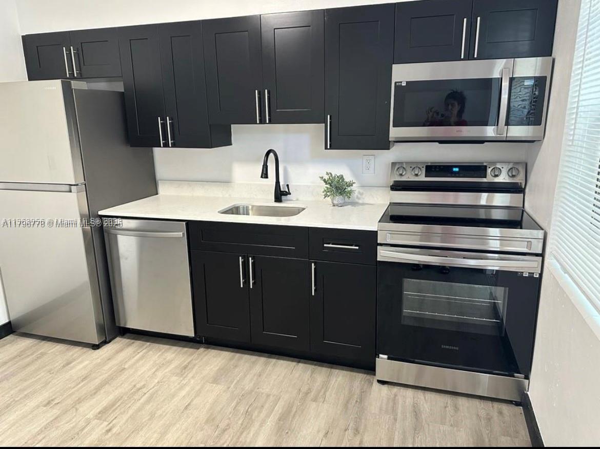 725 Nw 1st Ct 2, Hallandale Beach, Broward County, Florida - 2 Bedrooms  
1 Bathrooms - 