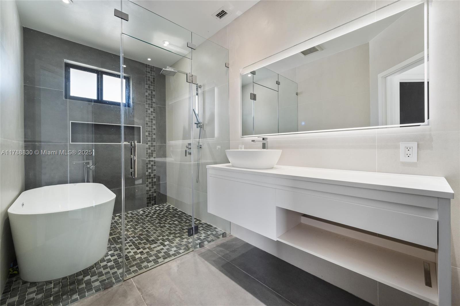 HIGHLAND OAK GARDENS SEC - Residential