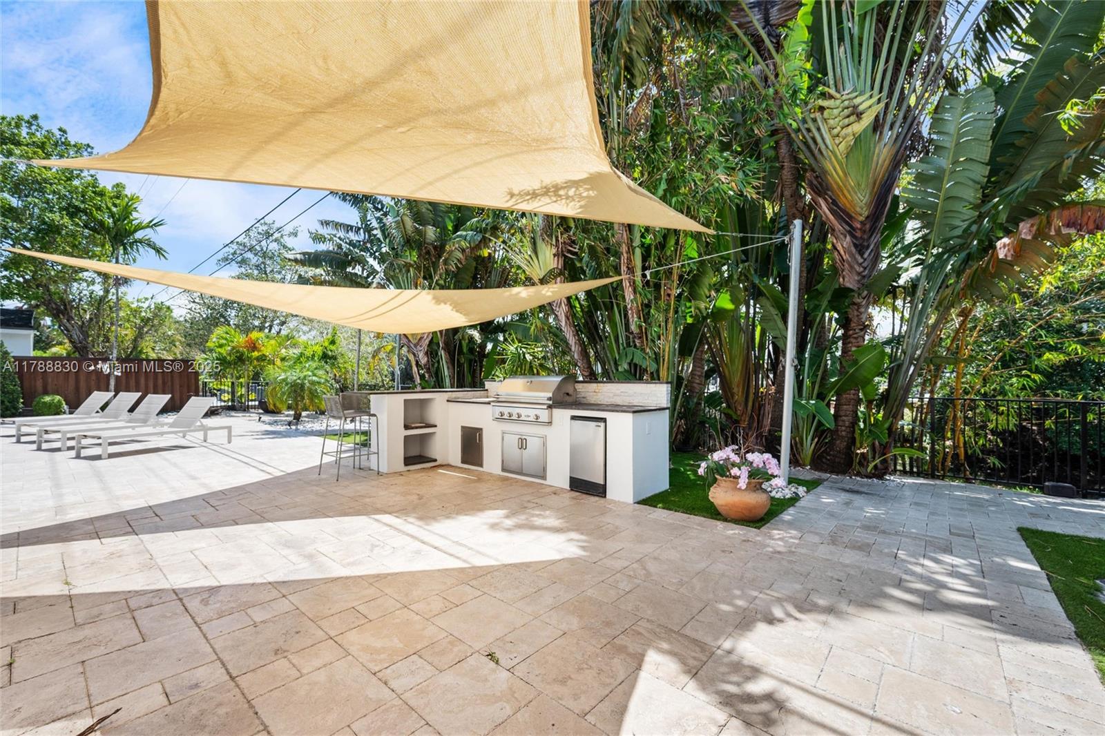 HIGHLAND OAK GARDENS SEC - Residential