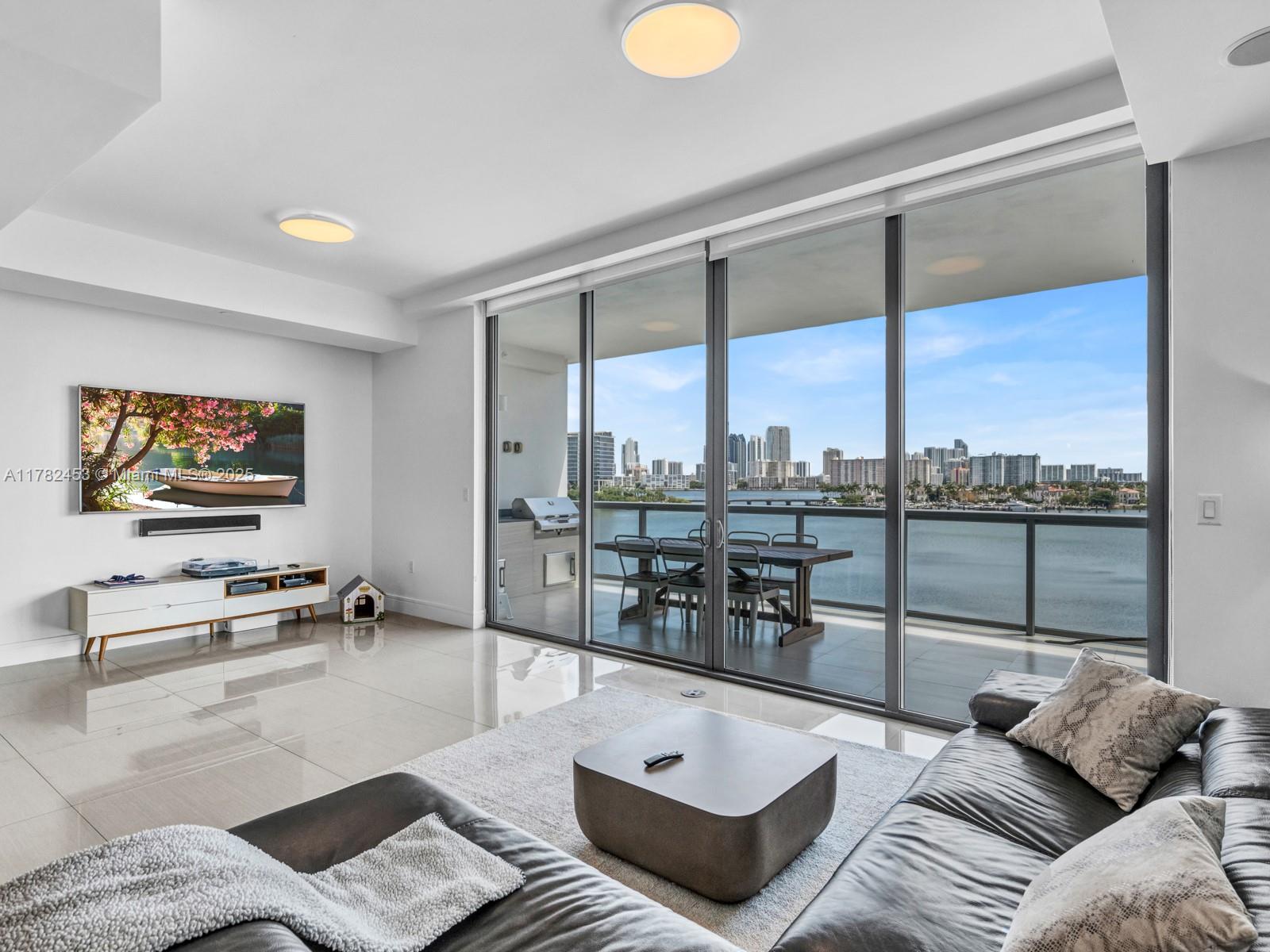 ECHO CONDO - Residential