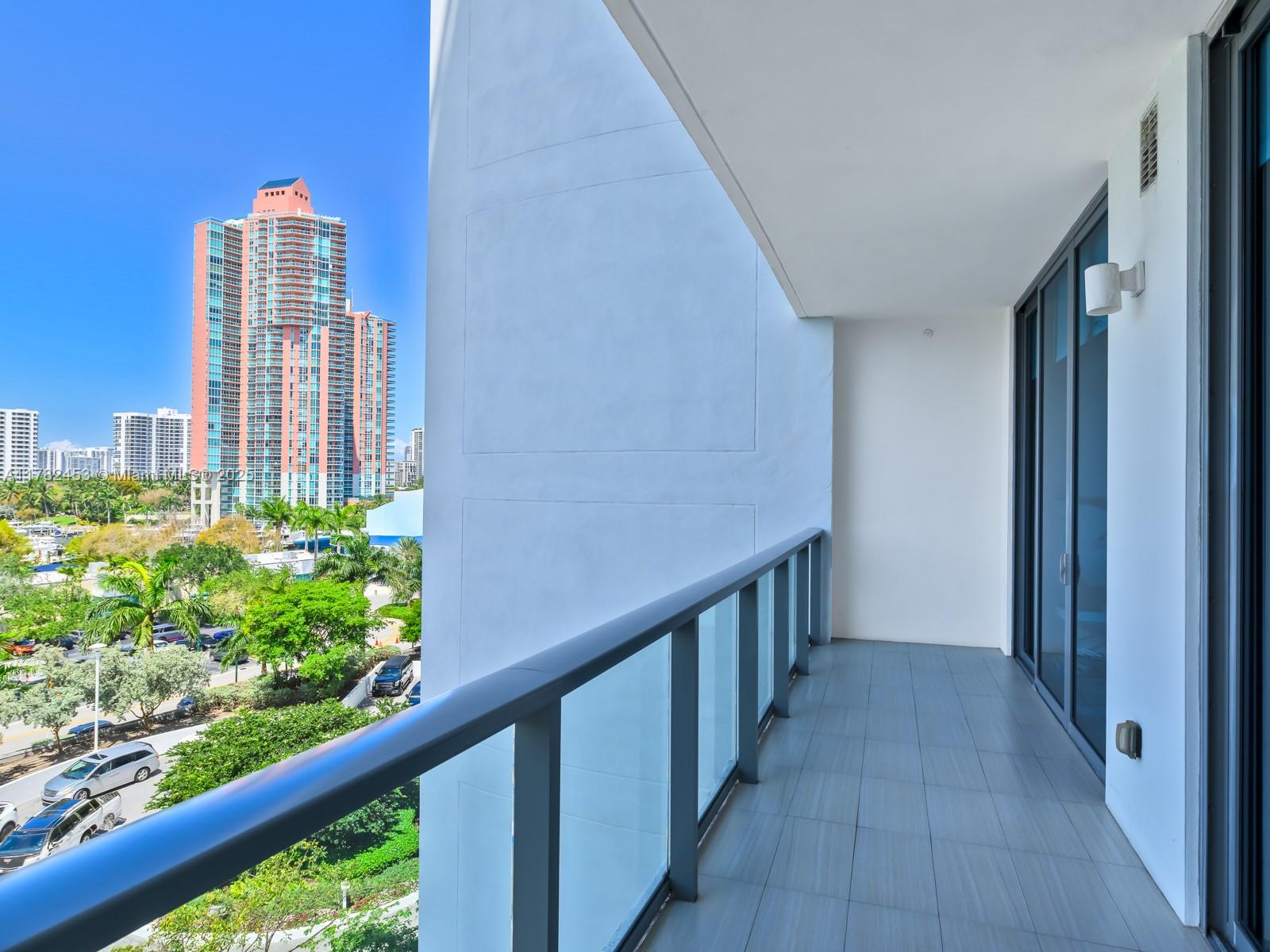 ECHO CONDO - Residential