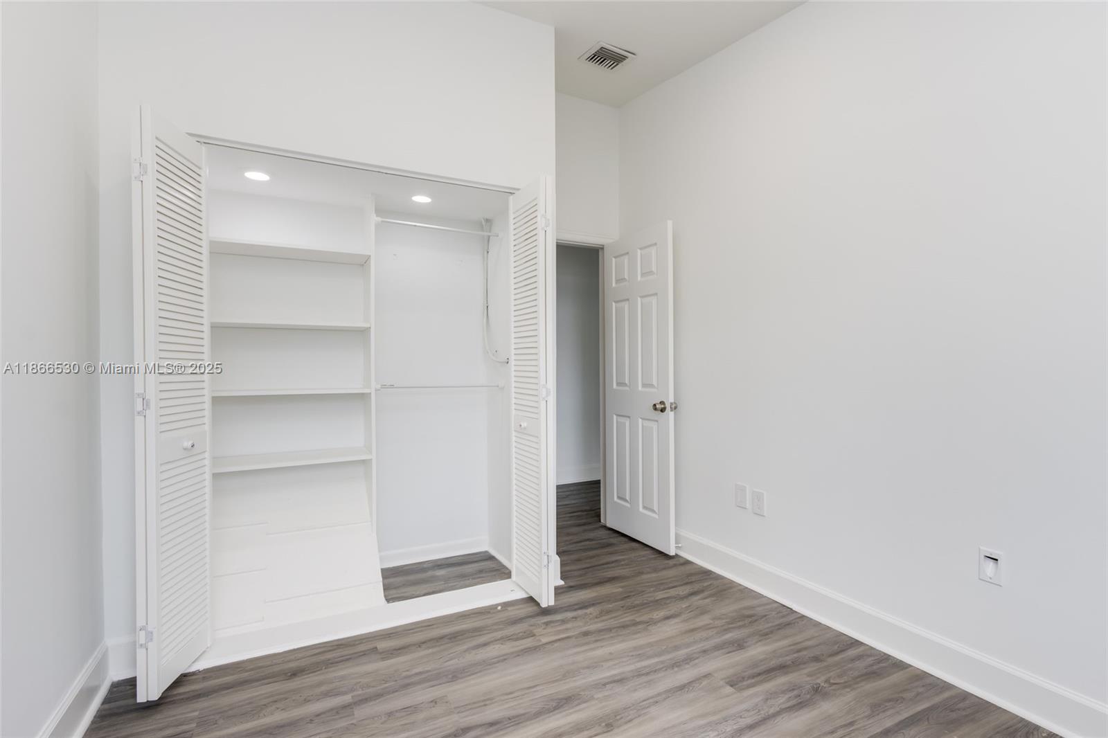 EASTERN SHORES - Residential