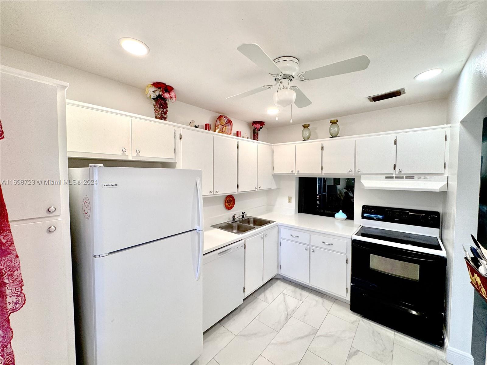 Golden Lakes Village Condo - Residential