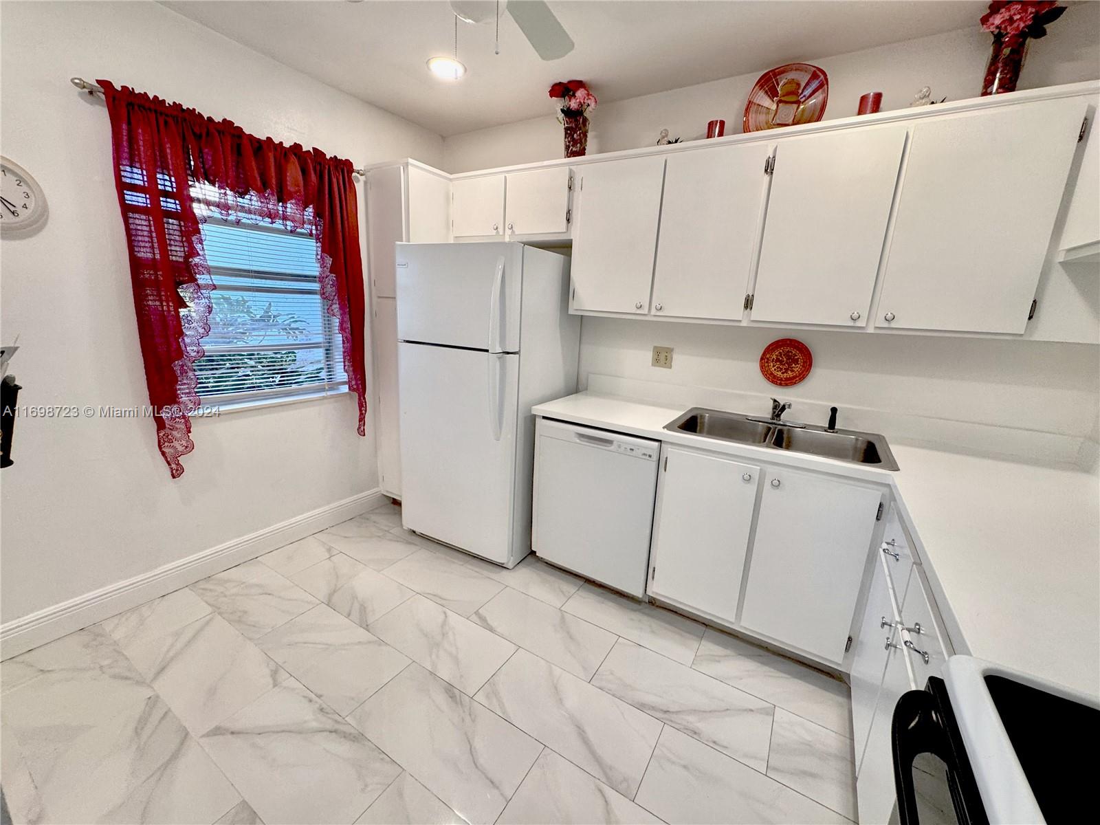 Golden Lakes Village Condo - Residential