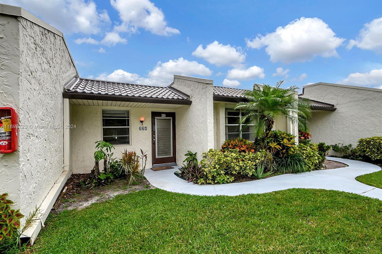 Golden Lakes Village Condo - Residential