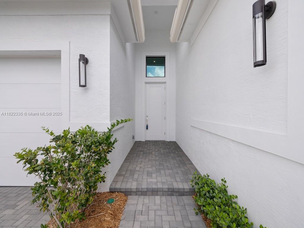9125 SW Esule Way, Port St. Lucie, FL, 34987/$699,000 3 9125 SW Esule Way