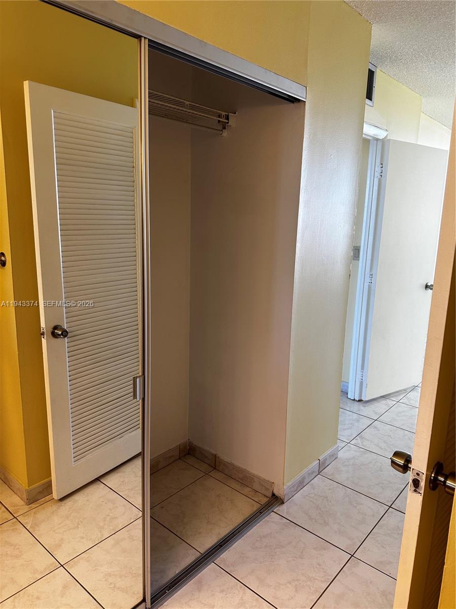 HALLMARK OF HOLLYWOOD CON - Residential