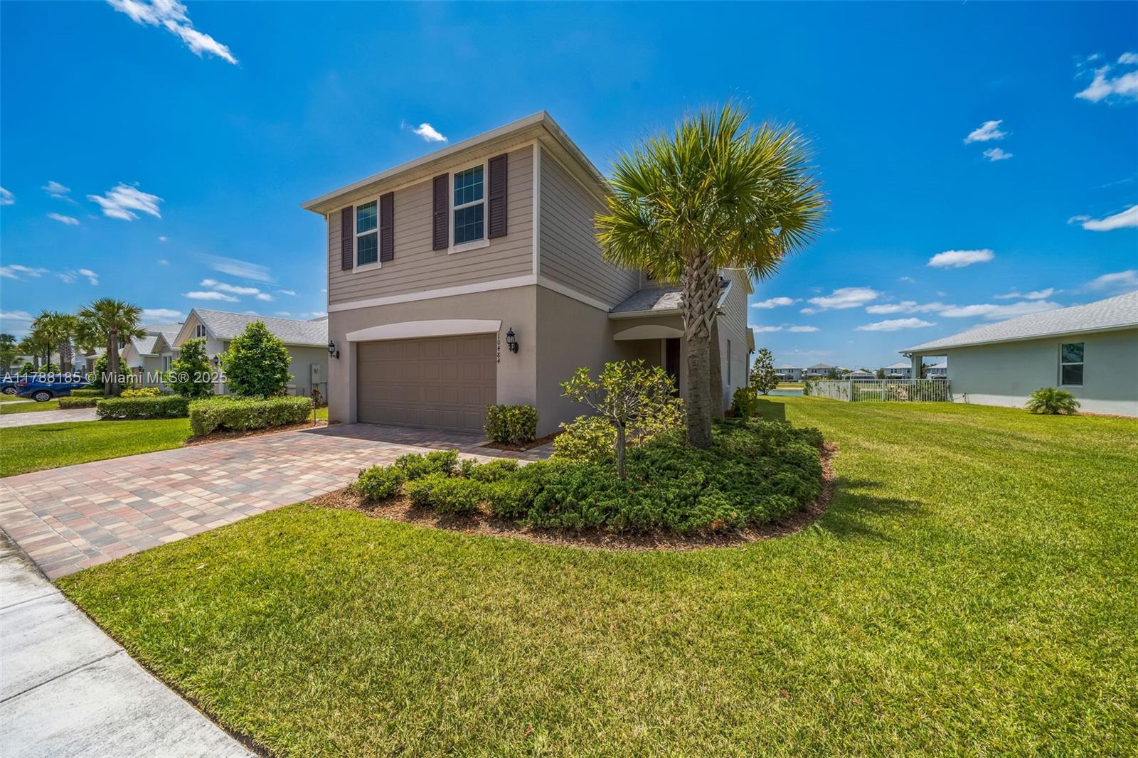 10484 SW Captiva Dr, Port St. Lucie, FL, 34987/$449,000 3 10484 SW Captiva Dr
