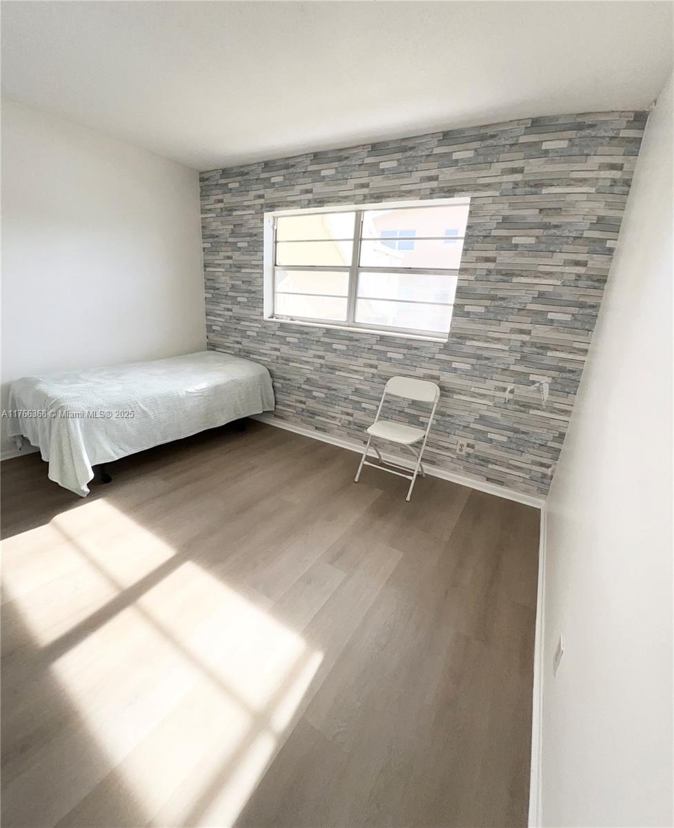 VILLAGE ROYALE CONDO 6 - Residential Lease