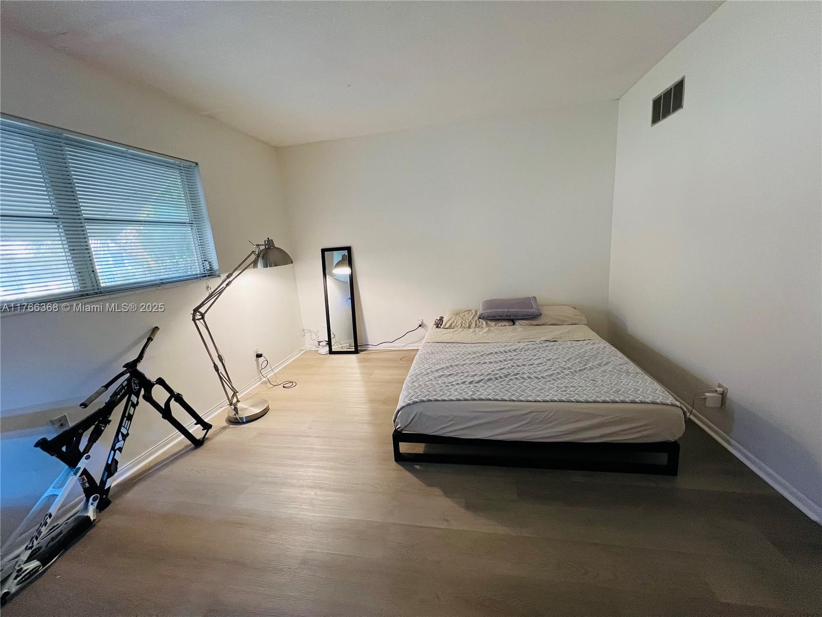VILLAGE ROYALE CONDO 6 - Residential Lease