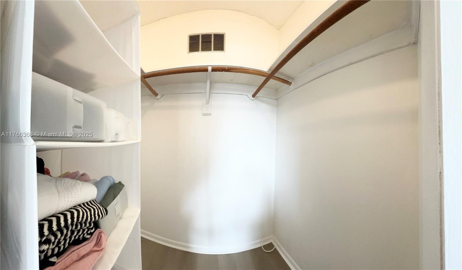 VILLAGE ROYALE CONDO 6 - Residential Lease