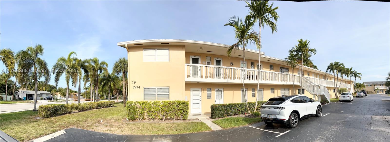 VILLAGE ROYALE CONDO 6 - Residential Lease