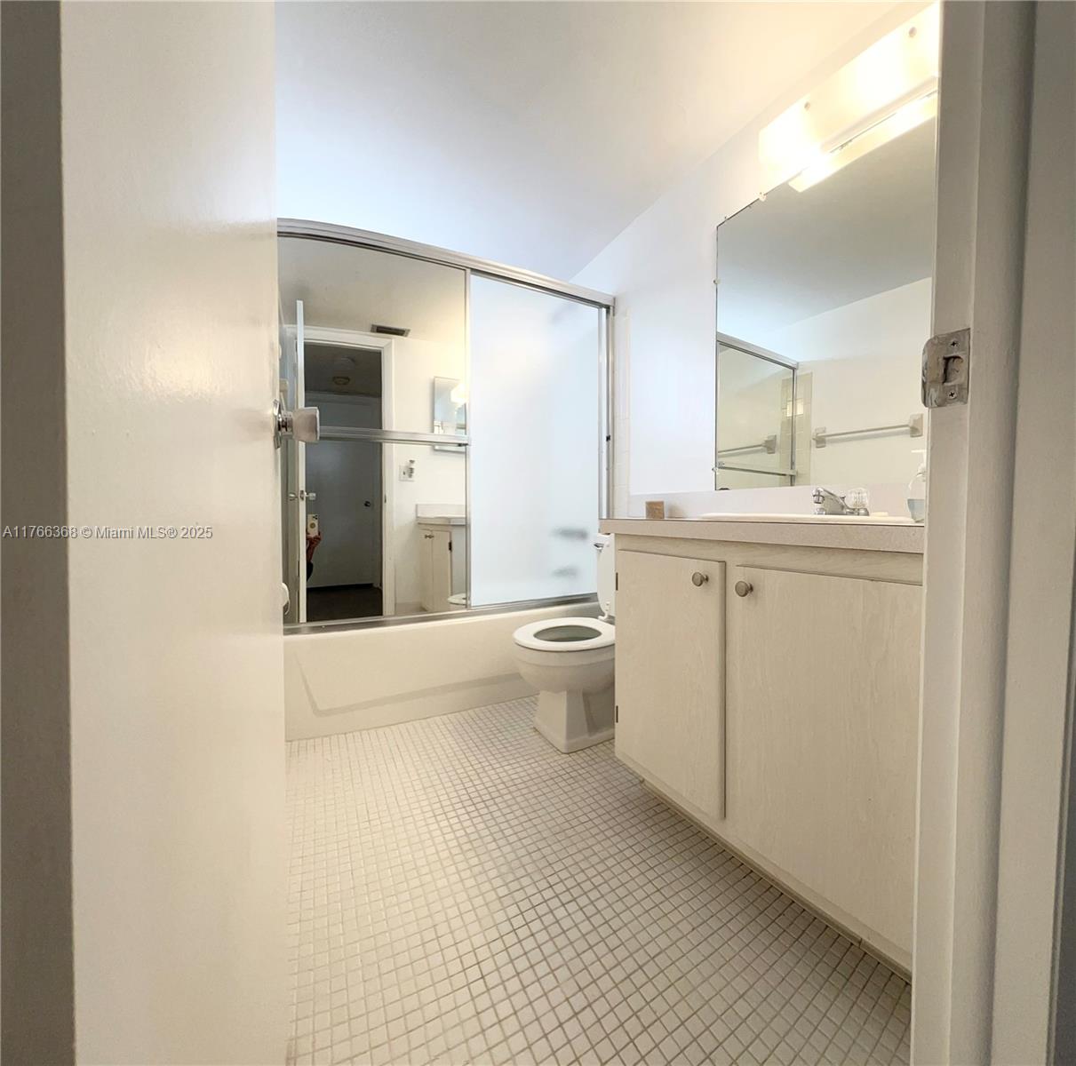 VILLAGE ROYALE CONDO 6 - Residential Lease