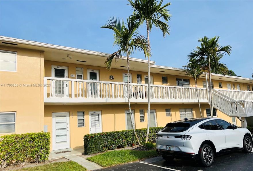 Welcome to Your Dream home in Boynton Beach!

Beautifully Renovated 2-Bed, 2-Bath First-Floor Unit in a vibrant 55+ community. This charming home features new flooring, fresh paint, and a remodeled bathroom, offering modern comfort.

Enjoy a spacious enclosed patio with backyard access, newer appliances, and a prime location just 1 minute from I-95. Conveniently near Publix, Walmart, shopping, restaurants, parks, and only 14 minutes from the beach and 11 minutes from West Palm Beach Airport.

Community approval required. The association requires a credit score of 700. Don’t miss this fantastic opportunity—schedule your showing today!