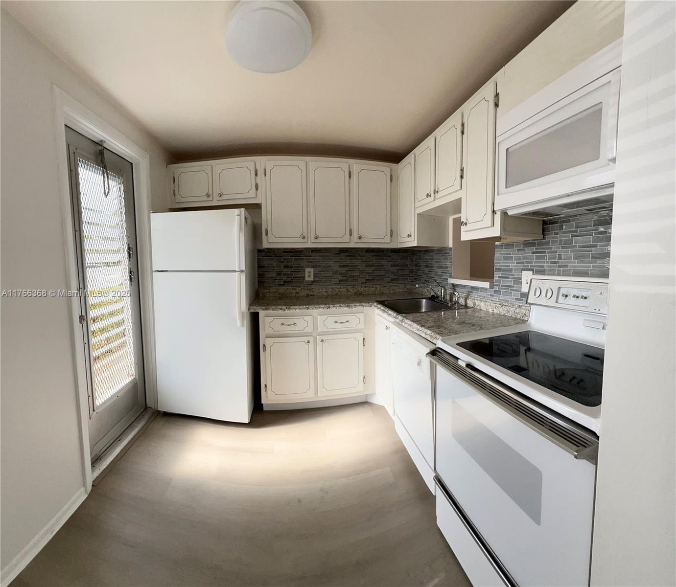VILLAGE ROYALE CONDO 6 - Residential Lease