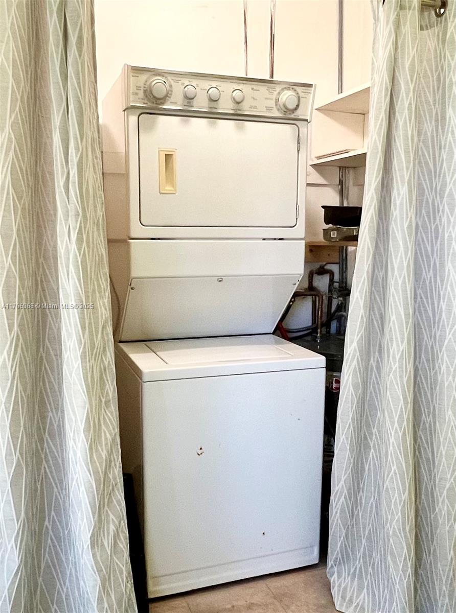 VILLAGE ROYALE CONDO 6 - Residential Lease