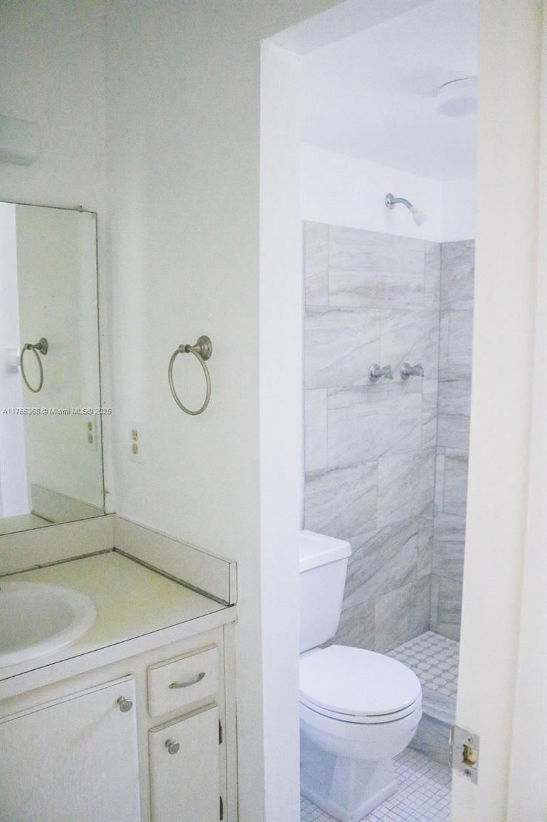 VILLAGE ROYALE CONDO 6 - Residential Lease