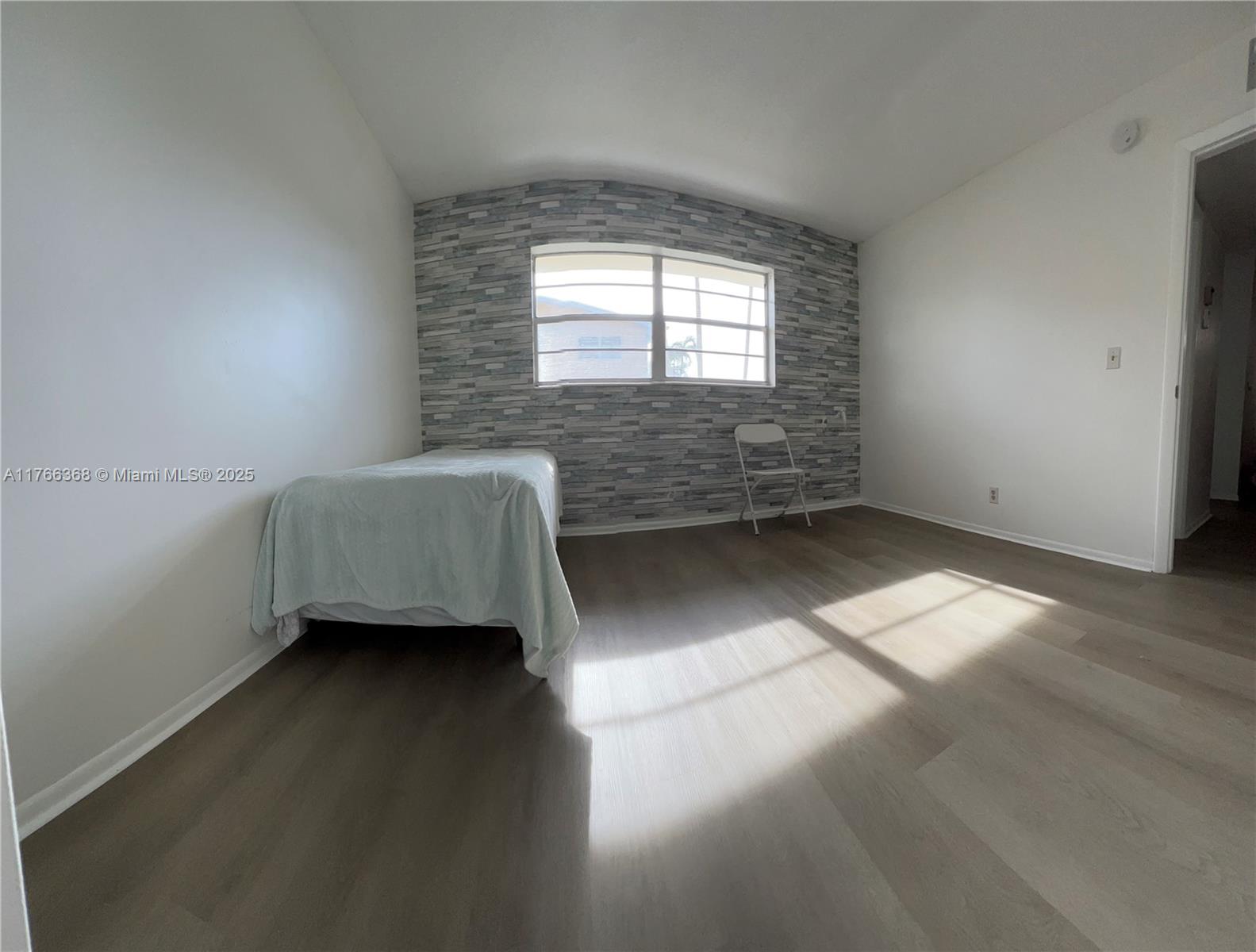 VILLAGE ROYALE CONDO 6 - Residential Lease