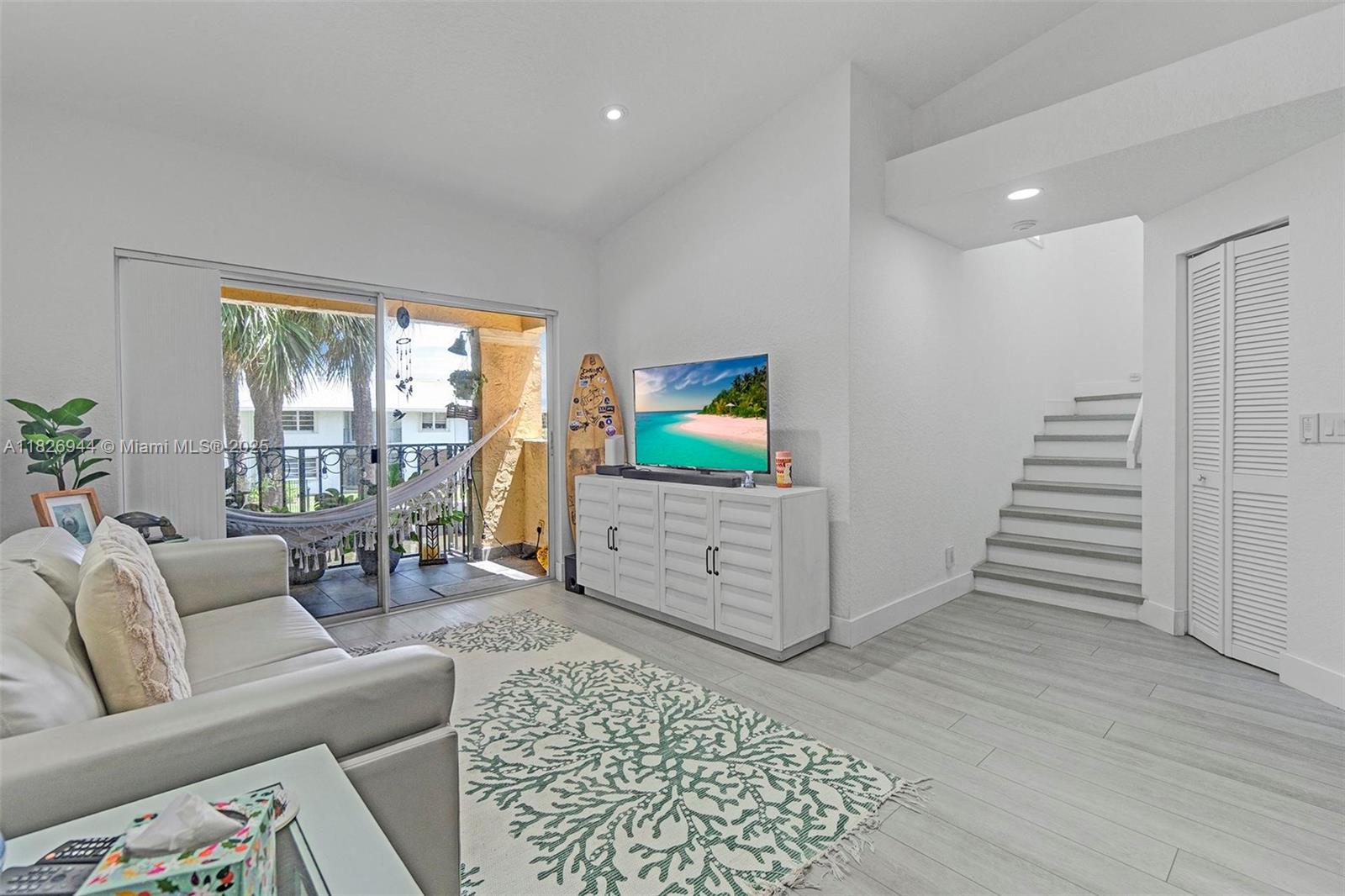 BAY REACH CONDO - Residential