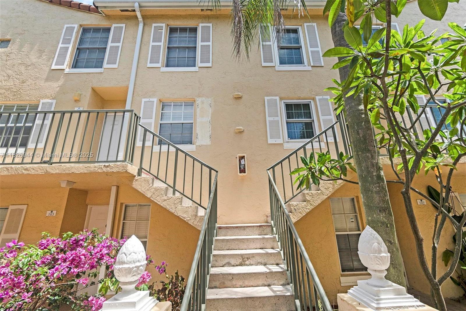 BAY REACH CONDO - Residential
