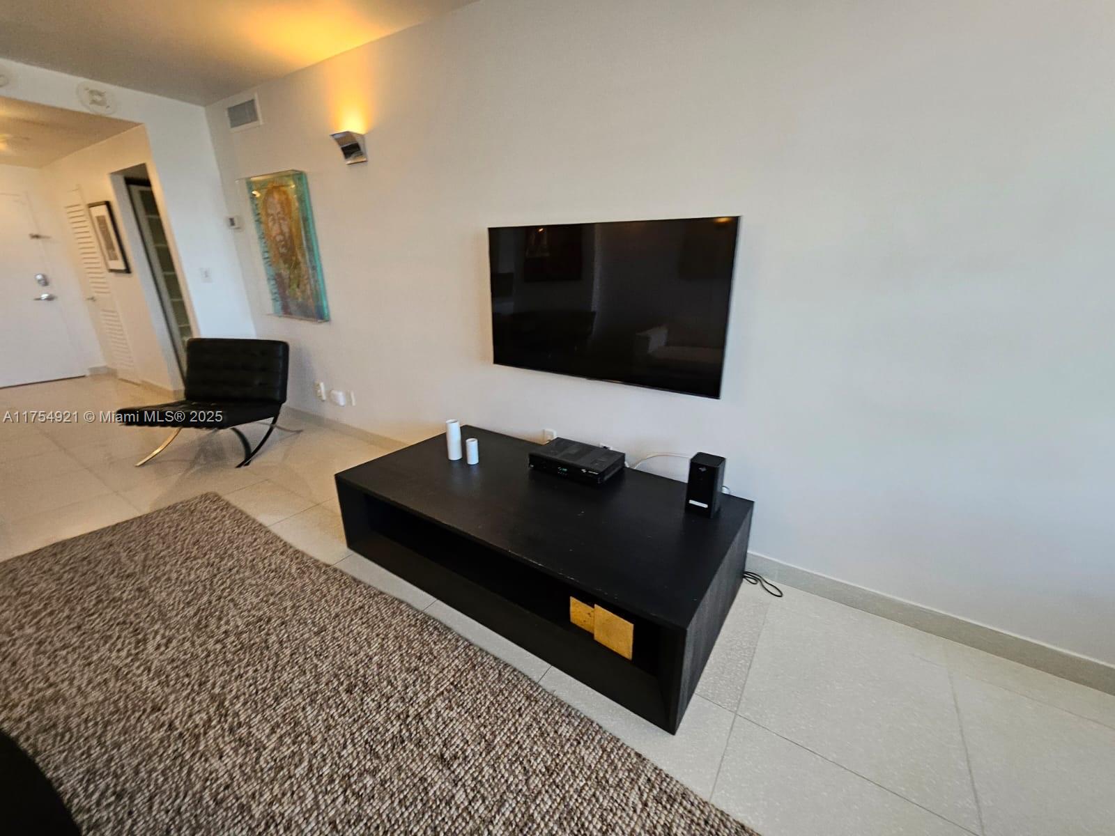THE DECOPLAGE CONDO - Residential